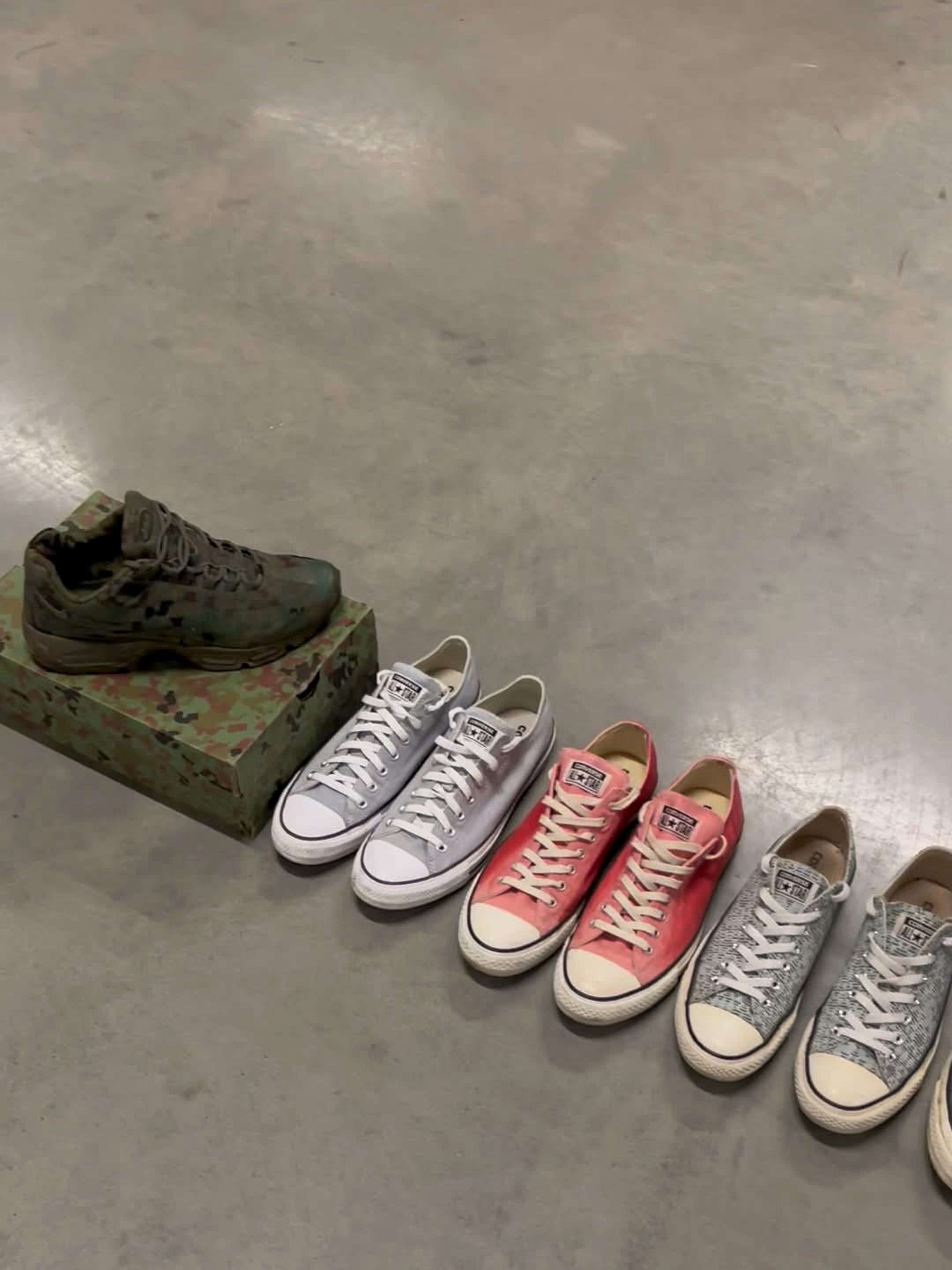 SNEAKERS